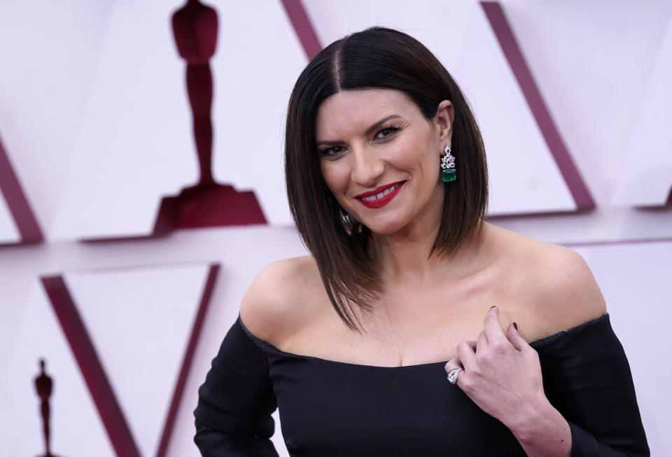 Laura Pausini deslumbra junto a Michelle Couttolenc