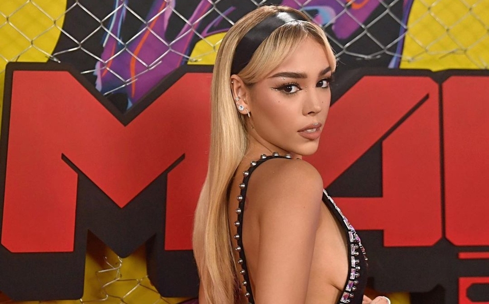 Danna Paola y el minivestido negro que impactó en los MTV MIAW 2021