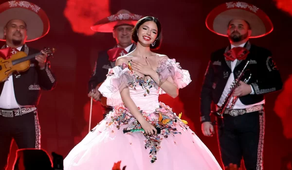 Españoles reaccionan con indignación contra Ángela Aguilar al verla bailar flamenco: “esto es ofensivo”