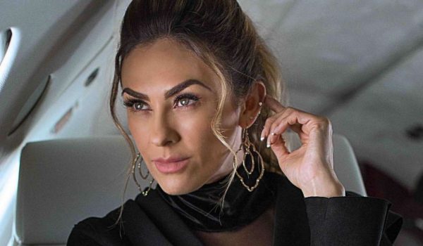 Aracely Arámbula DEFENDIÓ a su hijo tras ser fotografiado con cigarros: “Mis hijos son sanos”