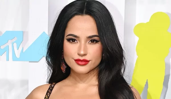 Becky G honra a Selena Quintanilla en su actuación en el Flow Fest