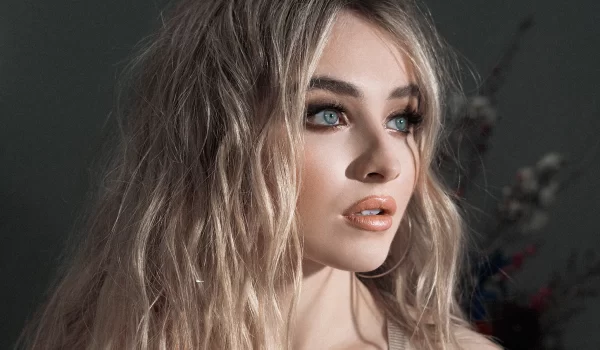 Sabrina Carpenter transforma su música con “Juno”: una mezcla de deseo, vulnerabilidad y valentía