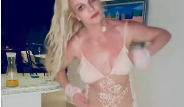Britney Spears lo vuelve a hacer: un atuendo transparente la pone en el centro de la conversación