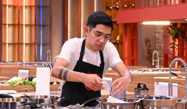 ¡Sorpresa en la cocina! Isaías es el octavo eliminado de MasterChef Celebrity 2025