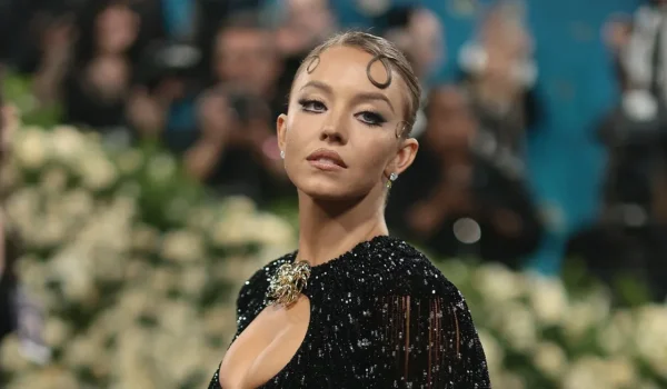 ¡Jabón con esencia de estrella! Sydney Sweeney lanza producto con su propia agua de baño