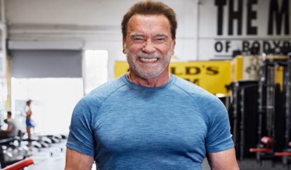 “Nunca hay un límite”: Schwarzenegger explica por qué entrena a diario casi a los 80 años.
