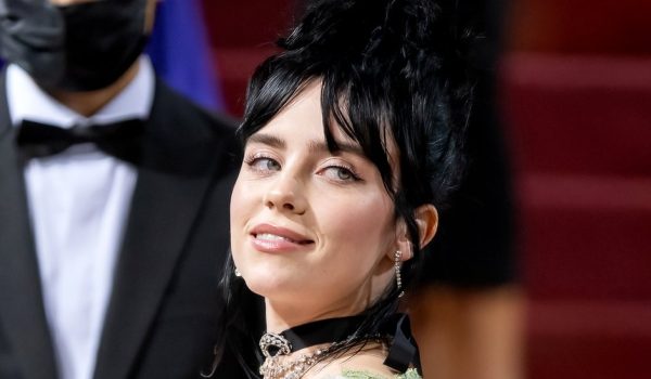Billie Eilish habla de su vida con Tourette: “Suprimo mis tics”