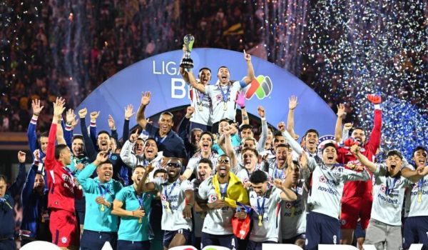 Cruz Azul vuelve a la cima