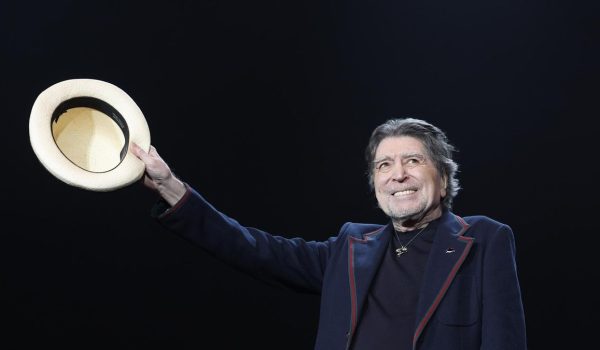 Joaquín Sabina se despide de los escenarios con una fortuna de 5,7 millones de euros, administrada por su esposa Jimena Coronado.