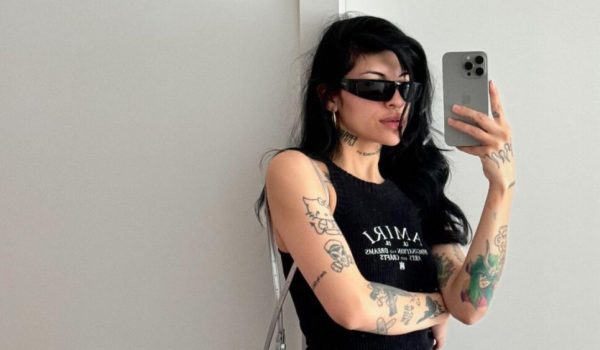Cazzu fue vista en un bar de Miami junto a su supuesto novio, donde ambos habrían mostrado gestos cariñosos.
