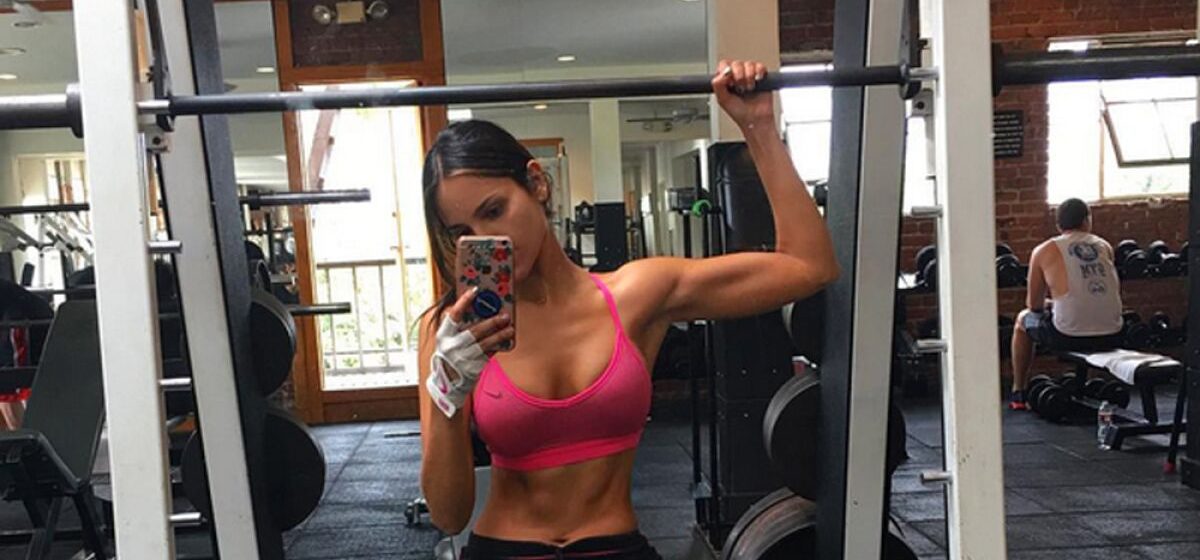 Eiza González enciende el gimnasio con su figura de impacto y roba todas las miradas