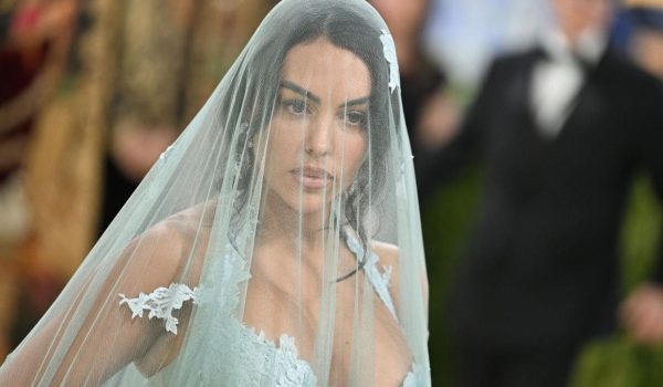 Georgina Rodríguez arrasa en la Met Gala con un rosario millonario y un vestido nupcial impactante ✨