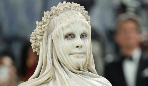 Heidi Klum deslumbra en la Met Gala 2026 convertida en una impactante “obra de arte viviente” ✨