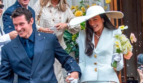 Dua Lipa sorprende con un espectacular vestido para su boda civil