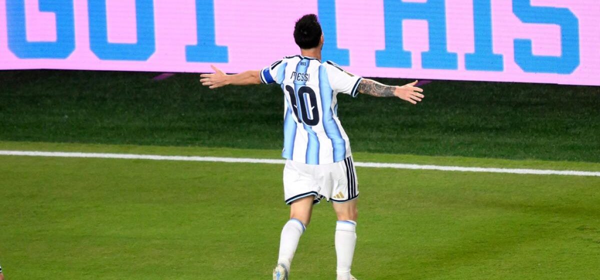 Lionel Messi brilla con un hat-trick impresionante