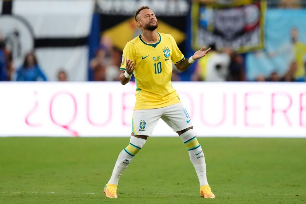 Neymar regresa al campo y los fans reaccionan en masa