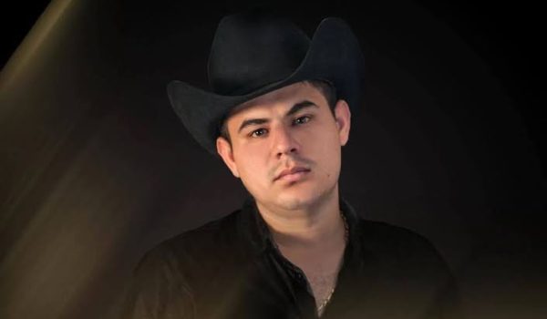 Alfredito Olivas se une a la serenata más grande del mundo en Guadalajara