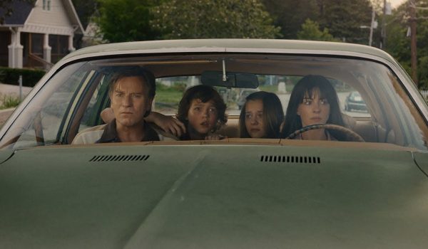 Anne Hathaway y Ewan McGregor protagonizan el nuevo avance de ‘El final de la calle Oak’