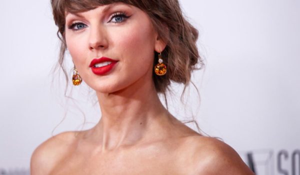 Taylor Swift se convierte en la mujer más joven en entrar en el Salón de la Fama de los Compositores