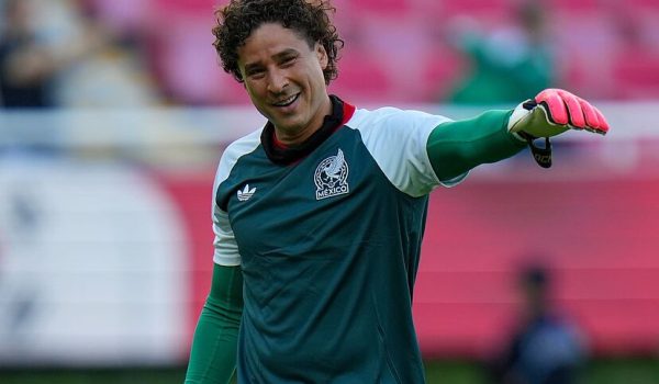 “Hoy regresa al campo”: marca desata rumores sobre Memo Ochoa