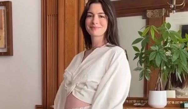 Las tiernas fotos de Anne Hathaway presumiendo su embarazo conquistan las redes