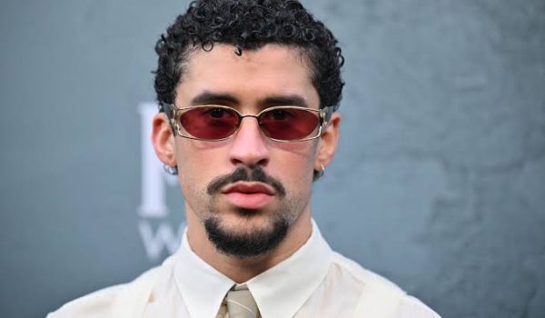 Moda sin límites: Bad Bunny y su impacto en el estilo masculino en Europa