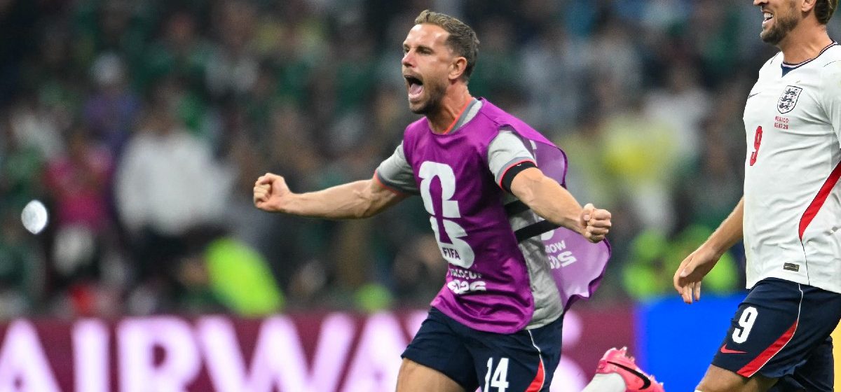 Alarma en Inglaterra: Jordan Henderson sale lesionado en los festejos