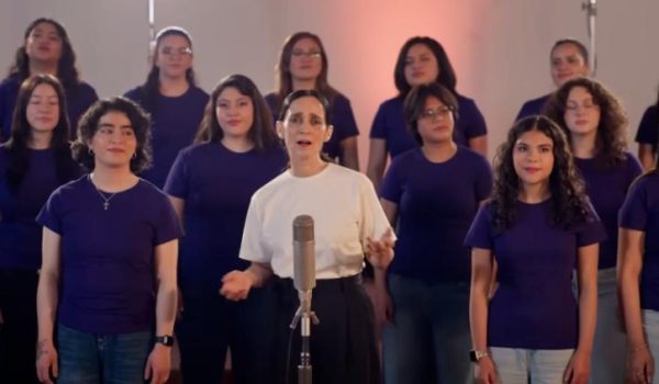 Julieta Venegas revela la historia detrás de una canción para el Día del Niño