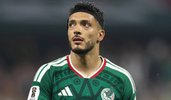 ¿Traición o gusto personal? La playera que puso a Raúl Jiménez en el ojo del huracán