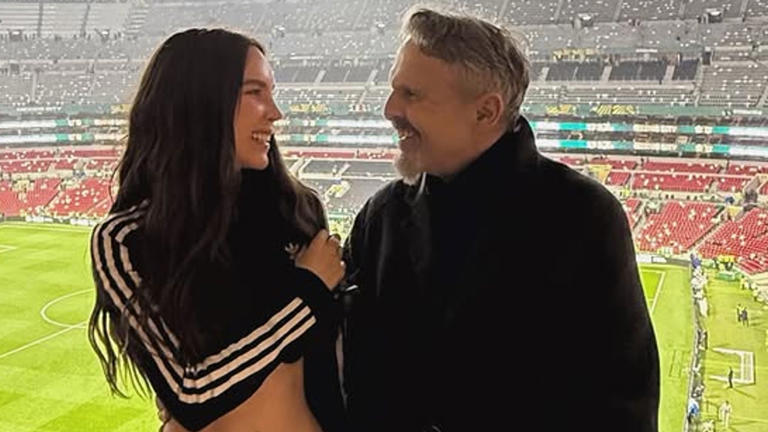 El momento entre Bosé y Belinda que nadie esperaba en el estadio