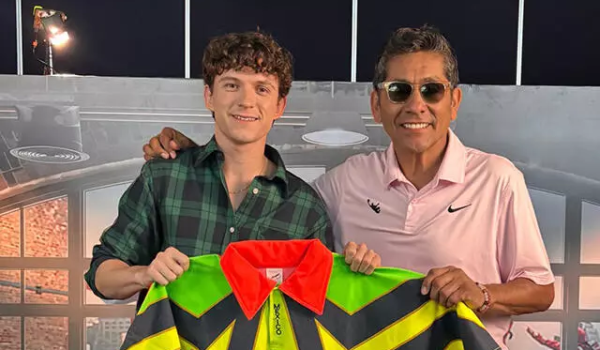Tom Holland recibe un inesperado obsequio de Jorge Campos y las redes enloquecen