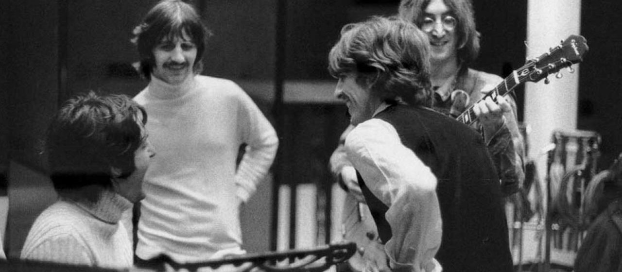 Recrean icónica escena de los Beatles en Abbey Road para la nueva saga de Sam Mendes