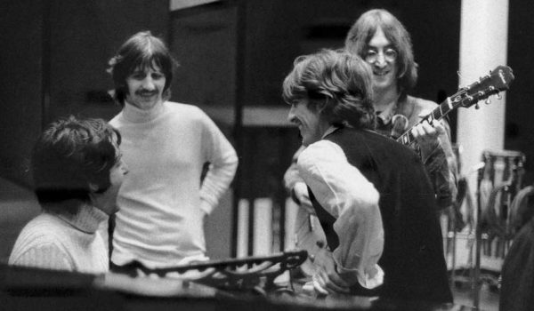 Recrean icónica escena de los Beatles en Abbey Road para la nueva saga de Sam Mendes
