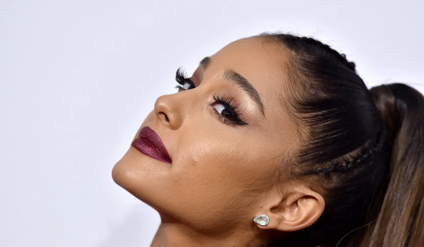 El regreso de Ariana Grande es un fenómeno mundial