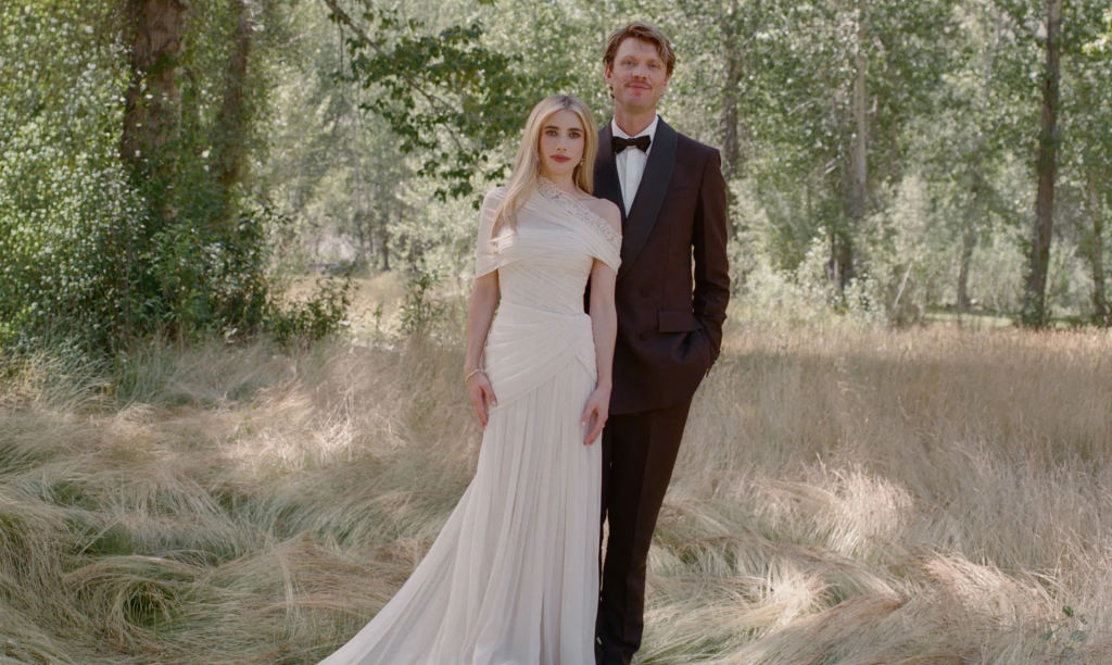 La boda de Emma Roberts combina romance, naturaleza y moda de los 90
