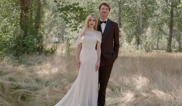 La boda de Emma Roberts combina romance, naturaleza y moda de los 90