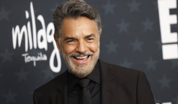 Eugenio Derbez cumple 65 años y comparte una emotiva reflexión sobre la vida y su familia.