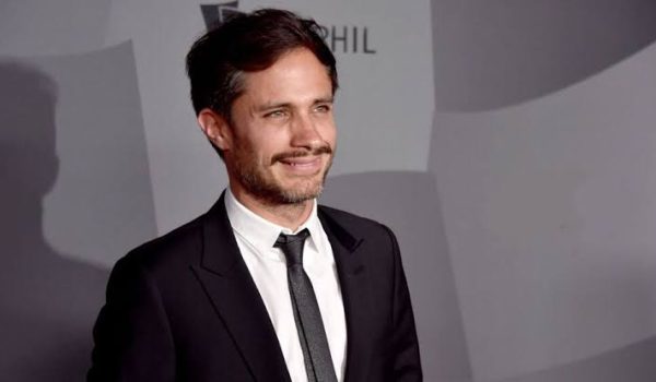 Gael García Bernal lleva ‘Hombre al agua’ al Festival de Venecia.