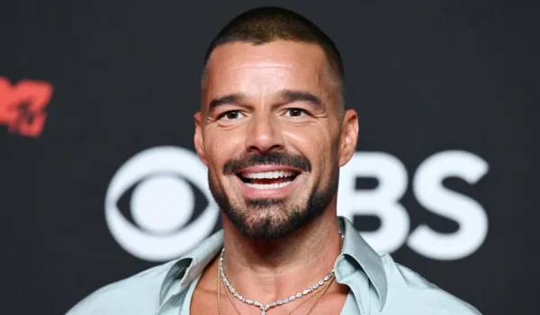 Ricky Martin llega a Venecia para presentar la película de Gael García Bernal que produjo y protagoniza