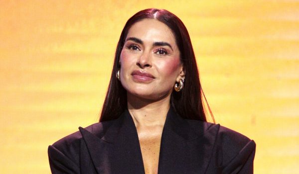 ¡Galilea Montijo se aplica bótox en plena transmisión y desata polémica! Sus retoques estéticos dividen opiniones y provocan críticas en redes sociales.