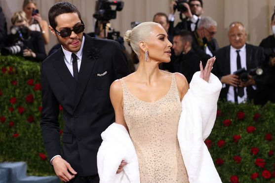 Kim Kardashian apuesta por la moda del pasado para crear looks inolvidables