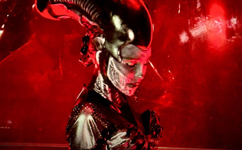 ¡DE OTRO PLANETA!  Belinda se transforma en el aterrador Xenomorfo de Alien para Beliween 2026