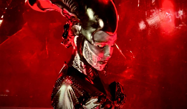 ¡DE OTRO PLANETA!  Belinda se transforma en el aterrador Xenomorfo de Alien para Beliween 2026