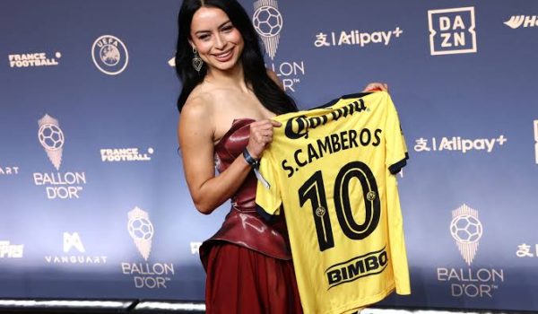 ¡Scarlett Camberos hace historia en el Balón de Oro! La futbolista mexicana pone en alto el nombre de México y destaca entre las grandes figuras del futbol femenil mundial